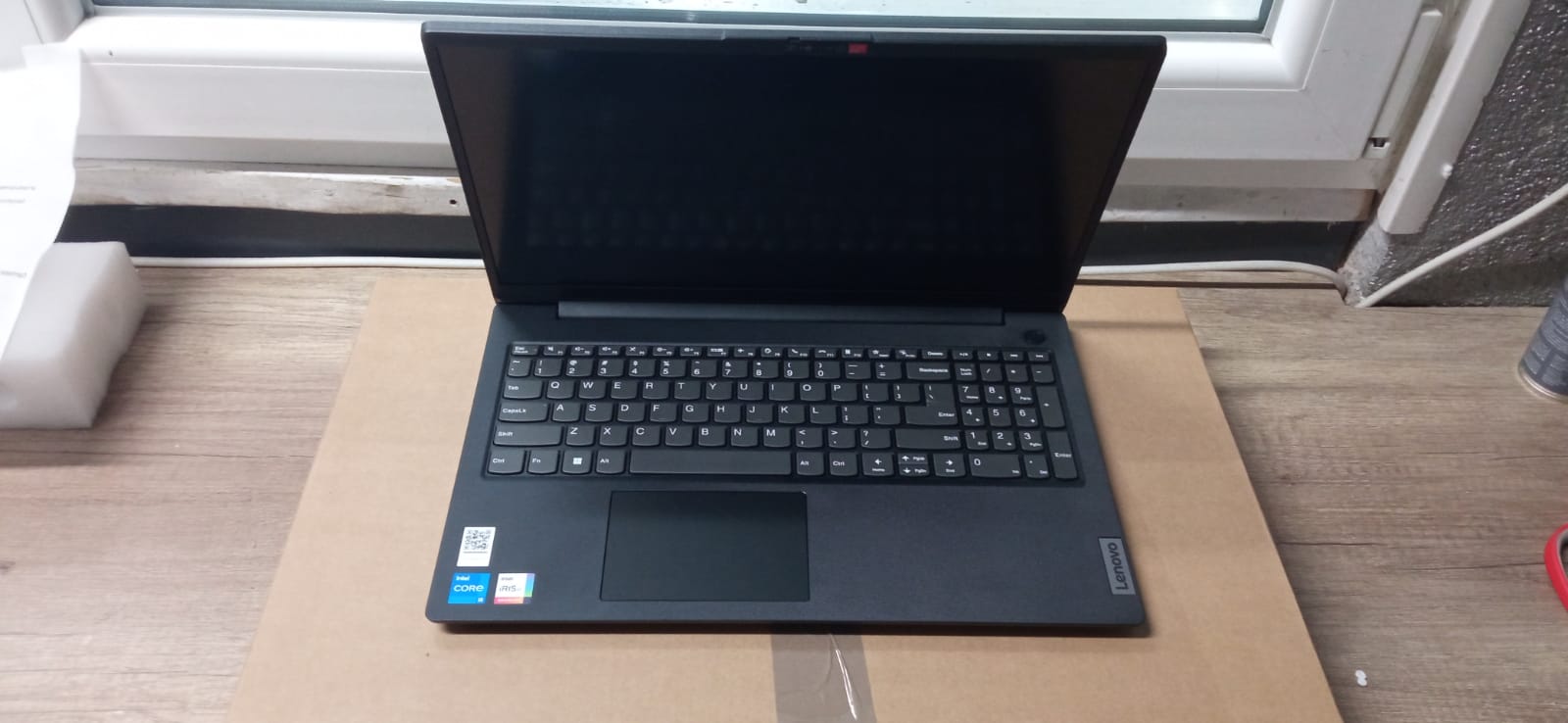 LAPTOP LENOVO V15 15,6' INTEL CORE I5-1235U DDR4 16GB SSD 512GB W11, ZASILACZ, PUDEŁKO JAK NOWA P1L1381/2025