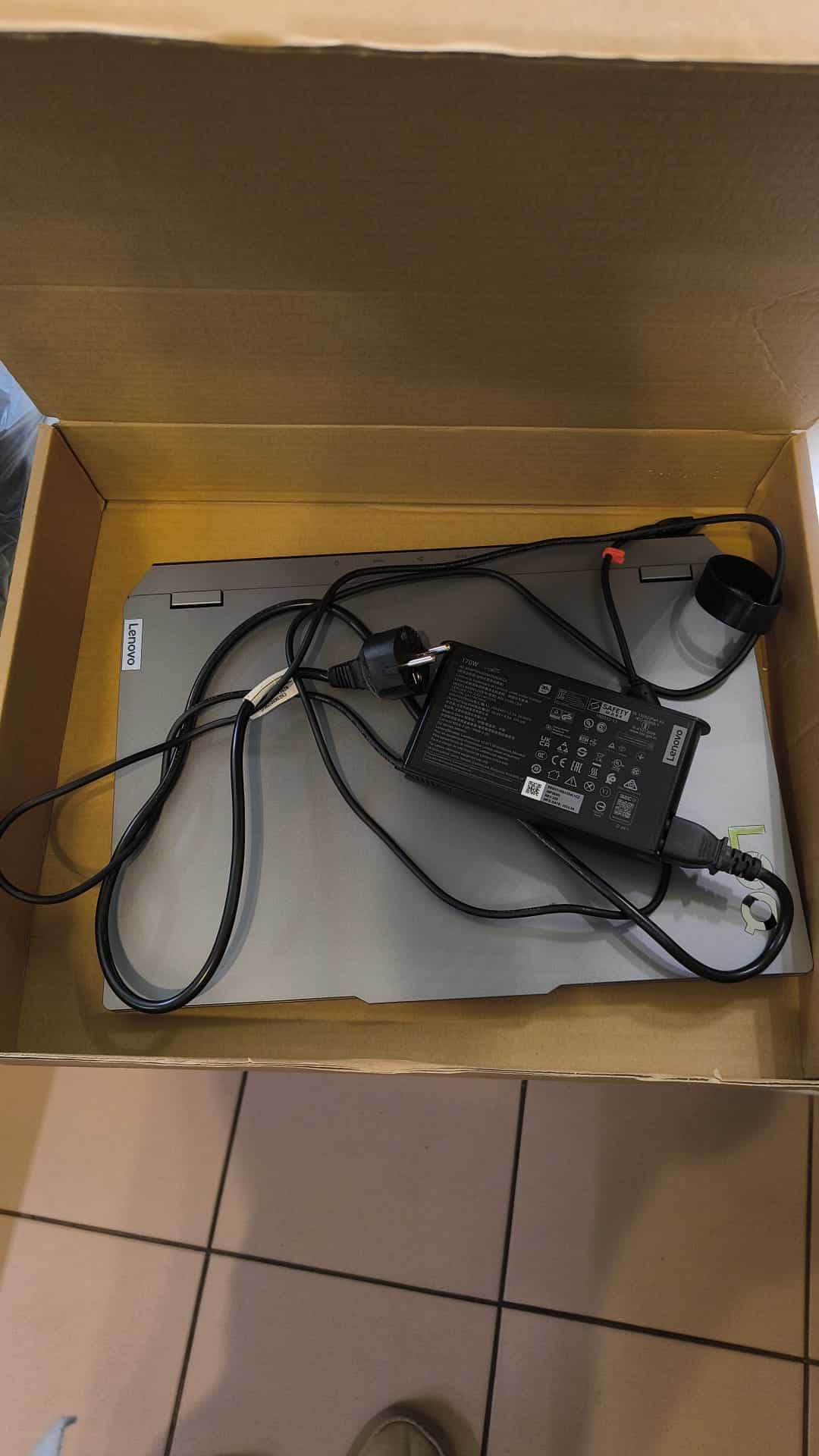 LAPTOP LENOVO LOQ 15IAX9 15.6" I5-12450HX 24GB RAM 512GB SSD GEFORCE RTX3050 WINDOWS 11 HOME + ZAS ll29/2025 (Kopia)