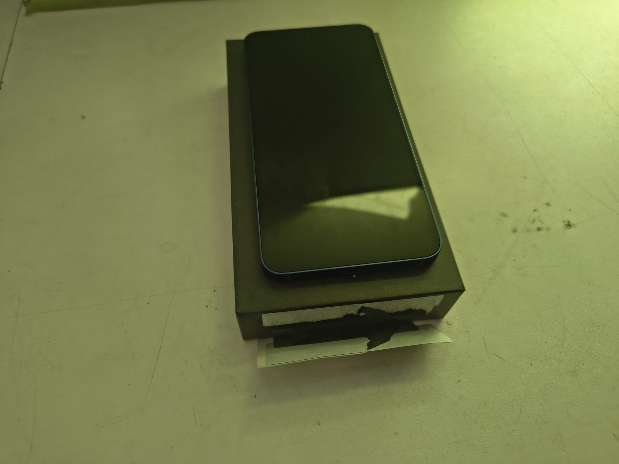 TELEFON SAMSUNG GALAXY S25 12/128GB KOMPLET W PUD LL42/2026 P3