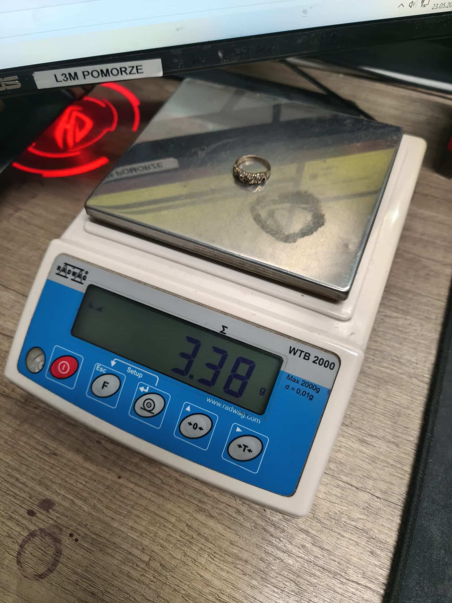 585 ZŁOTO PIERŚCIONEK BRAK KILKU OCZEK LL208/2026 P1