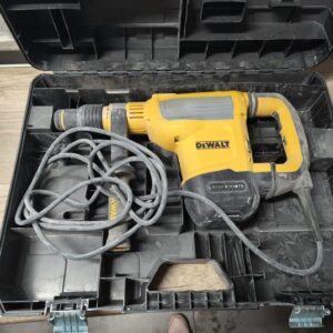 LL335/2026 P1 MŁOT UDAROWY DEWALT D25614, WALIZKA