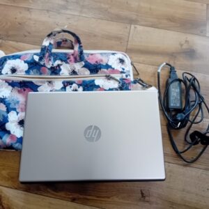 LAPTOP HP 15-FD0350NW 15,6 " INTEL CORE I3 -N305 H:1976 +LAD+TOR L1592/2026 P4