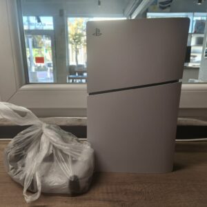 KONSOLA PS5 850 GB, GRA W SRODKU, PAD , OKABLOWANIE LL506/2026 p1 (Kopia)